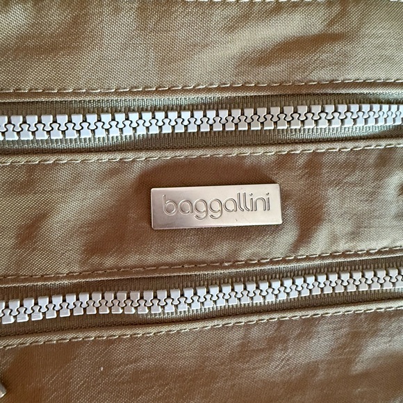 Baggallini Khaki Crossbody/Wristlet combo - Picture 3 of 4
